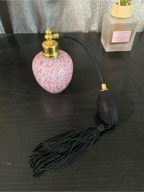 Vintage Chic Irice Pink Swirl Glass Perfume Bottle Atomizer with Long Tassel